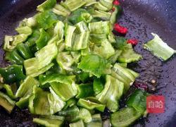 青椒爆炒鸡丁的做法图解8