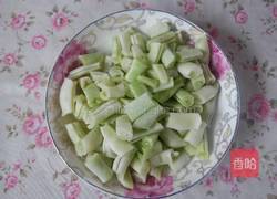 红烧肉炖豆角的做法图解1