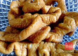 红烧青椒肥肠的做法图解1