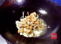 红烧青椒肥肠的做法图解10