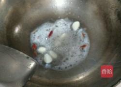 干煸黄金土豆丝的做法图解2