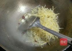 干煸黄金土豆丝的做法图解3