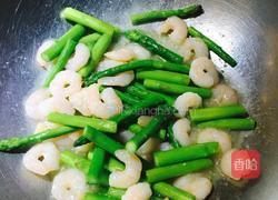 清炒芦笋虾仁的做法图解9
