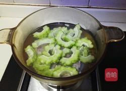 苦瓜排骨黄瓜汤的做法图解5