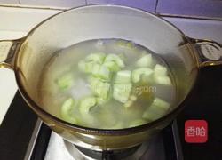 苦瓜排骨黄瓜汤的做法图解6