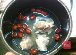 红枣猪骨汤的做法图解3