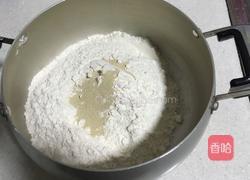 韭菜鸡蛋包子的做法图解1