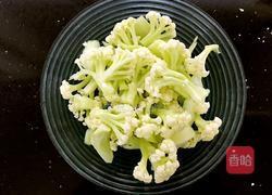 干煸腊味菜花的做法图解3
