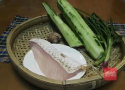 丝瓜腕鱼汤的做法图解1