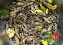 椒盐河虾的做法图解1