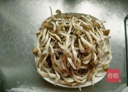 麻辣手撕茶树菇的做法图解1