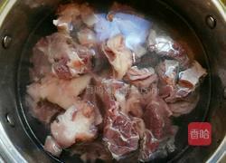 土豆番茄牛腩汤的做法图解1