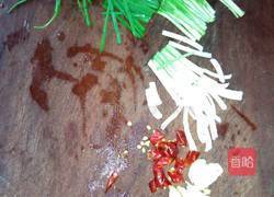 葱焖鲫鱼的做法图解2