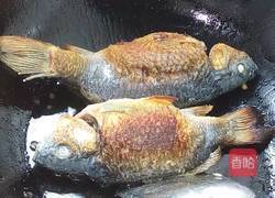 葱焖鲫鱼的做法图解4