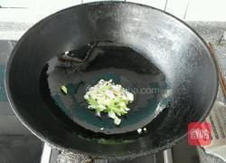 双椒炒蟹味菇的做法图解3