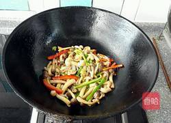 双椒炒蟹味菇的做法图解7