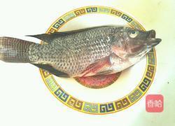 凉拌鲫鱼的做法图解1