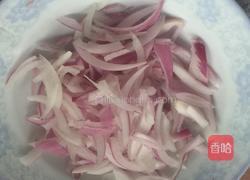洋葱炒肉丝的做法图解1