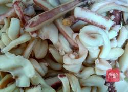 鱿鱼炒洋葱的做法图解1