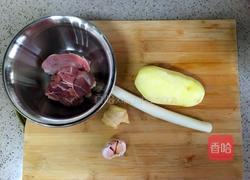 土豆丁盖浇饭的做法图解1