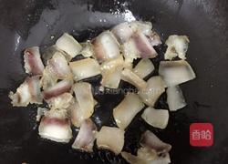 西兰花炒腊肉的做法图解5