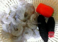 海参胡萝卜炒虾仁的做法图解1