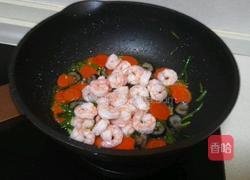 海参胡萝卜炒虾仁的做法图解9