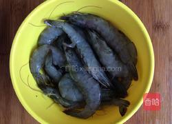 水煮虾滑的做法图解1