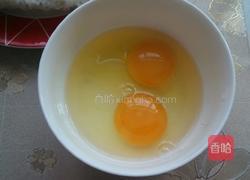 五彩蛋炒饭的做法图解1