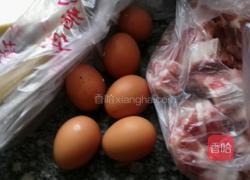 排骨炖粉条鸡蛋的做法图解1