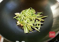 腐竹炒芹菜的做法图解5