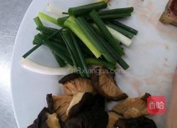 蒜子焖塘鲺的做法图解2