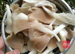 平菇肉片汤的做法图解2