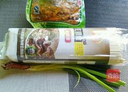 榨菜拌面的做法图解1