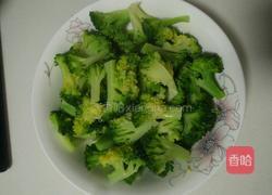 秘制西兰花炒肉的做法图解2