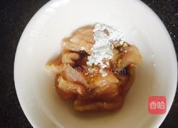 蒜苔炒鸡胸肉的做法图解2