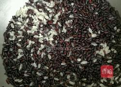 黑豆核桃粥的做法图解2