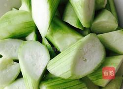 淡菜烧丝瓜的做法图解2