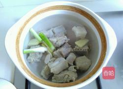 莴苣炖咸排骨的做法图解2