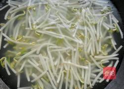 皮蛋什锦凉拌面的做法图解3