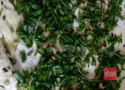 Illustration of how to make scallion pancakes 3