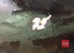 腊肠炒青花的做法图解3