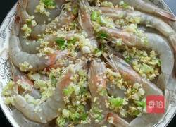 蒜蓉粉丝蒸大虾的做法图解4