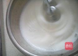 八寸三色戚风蛋糕的做法图解3