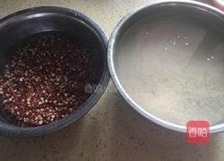 秫米(粘高粱)花豆粽子的做法图解1