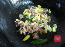 青椒炒鸡杂的做法图解3