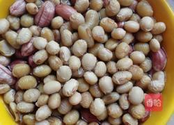 莲藕黄豆猪脚汤的做法图解1