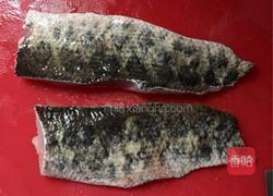 爆炒黑鱼片的做法图解2