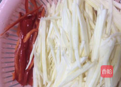 茭白炒肉的做法图解2