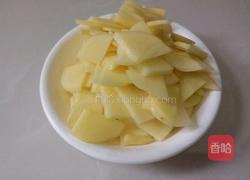 茄汁炒薯片的做法图解2